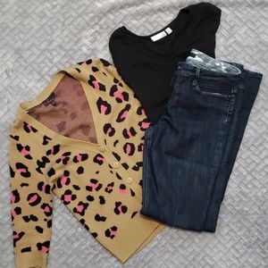 🐆 Leopard cardigan with pink accents!